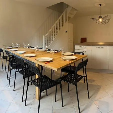 Quiet House For 12 People Near Cite Ferienhaus