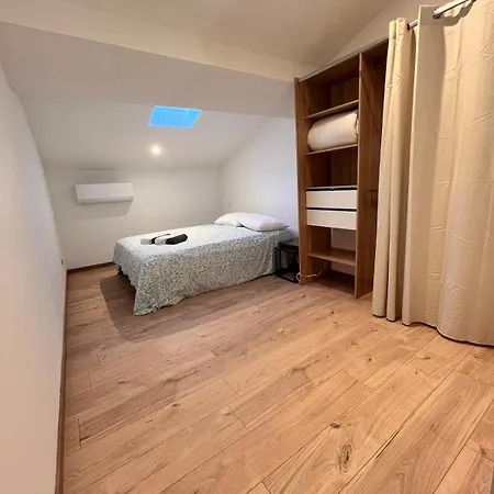 Quiet House For 12 People Near Cite Ferienhaus